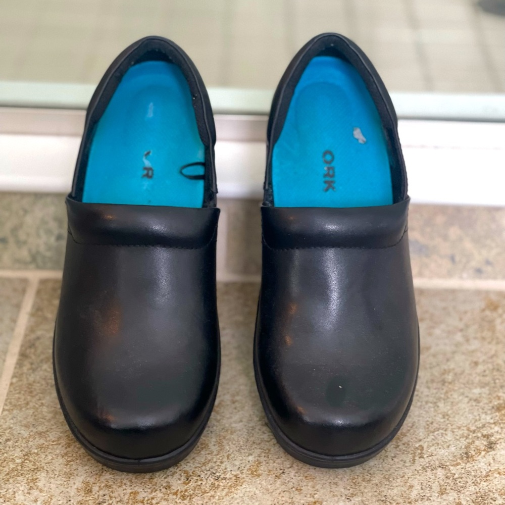 Black DR Scholl's shoes